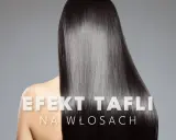 Kobieta z lśniącymi, prostymi, czarnymi włosami. Tekst na zdjęciu: "EFEKT TAFLI NA WŁOSACH".