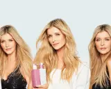 Trzy kobiety z blond włosami prezentują odżywki do włosów. Dowiedz się, jak używać odżywki do włosów dla efektu lśniących i zdrowych pasm.