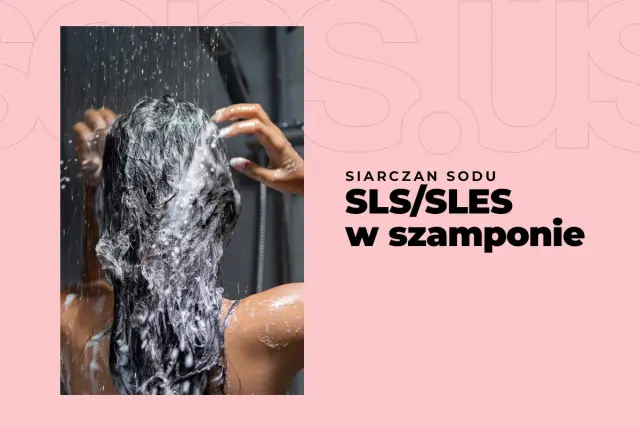 Kobieta myje włosy szamponem z SLS/SLES. Siarczan sodu laureth sulfate to składnik pieniący.